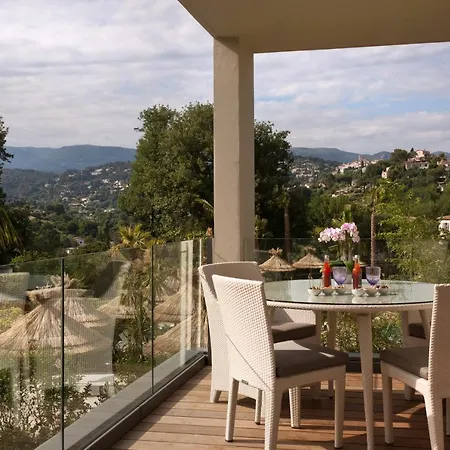 Domaine Du Mas De Pierre 5*