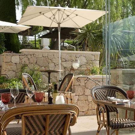 Domaine Du Mas De Pierre Hotel 5*
