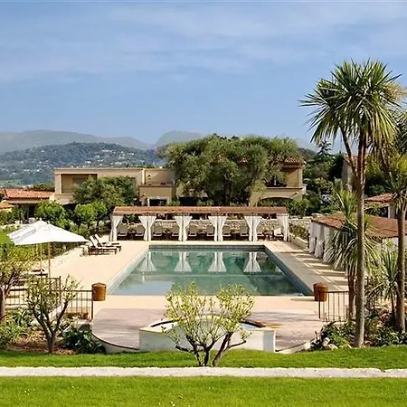 Domaine Du Mas De Pierre 5*